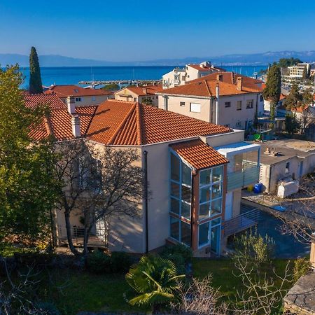 Apartment Davor Malinska Exterior photo