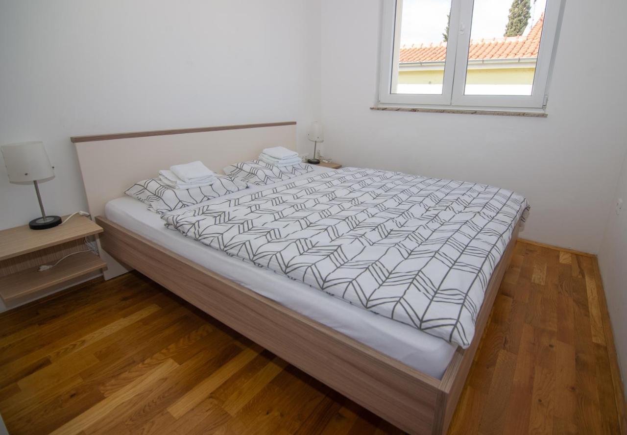 Apartment Davor Malinska Exterior photo