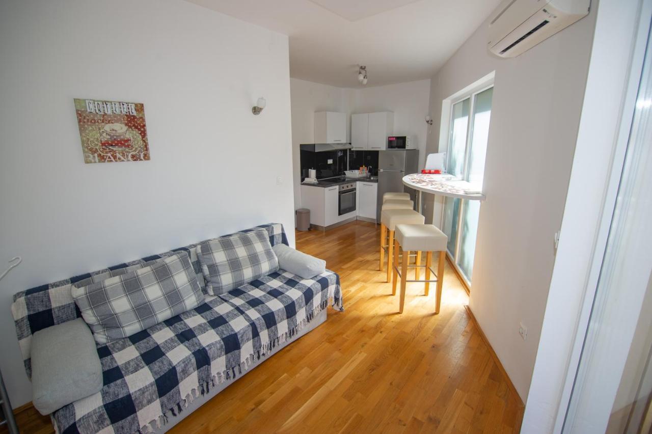 Apartment Davor Malinska Exterior photo