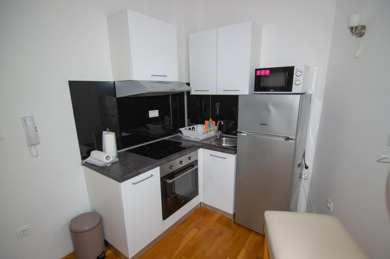 Apartment Davor Malinska Exterior photo