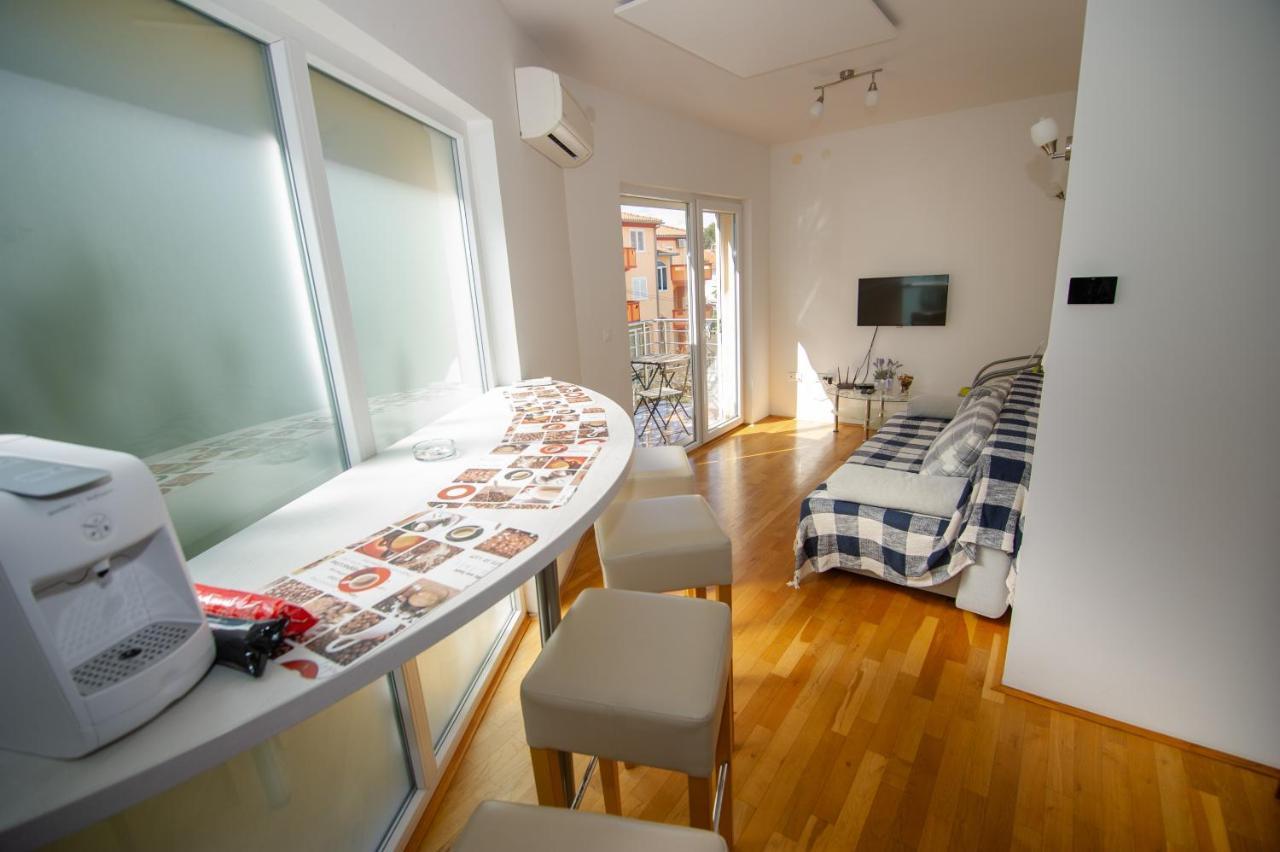 Apartment Davor Malinska Exterior photo