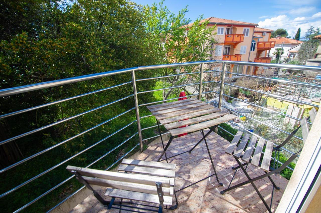 Apartment Davor Malinska Exterior photo