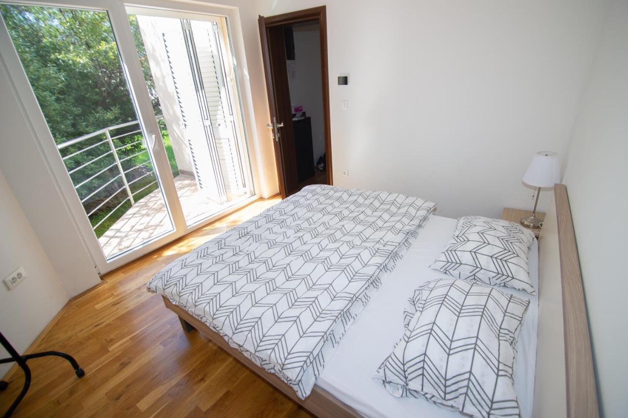 Apartment Davor Malinska Exterior photo