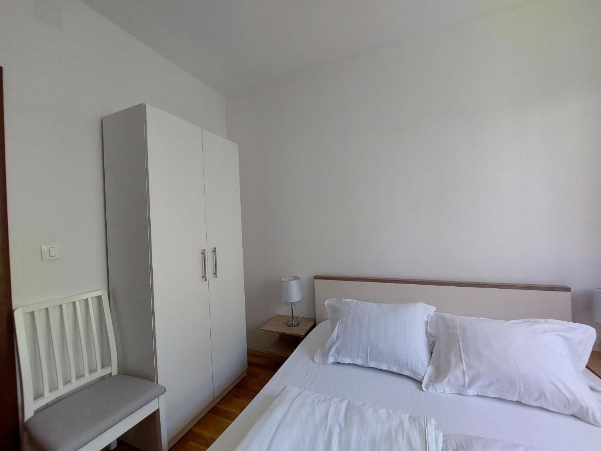 Apartment Davor Malinska Exterior photo