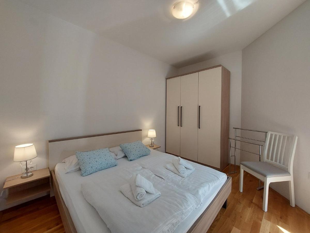 Apartment Davor Malinska Exterior photo