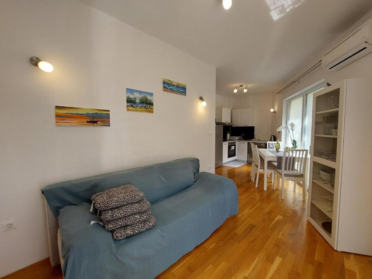 Apartment Davor Malinska Exterior photo