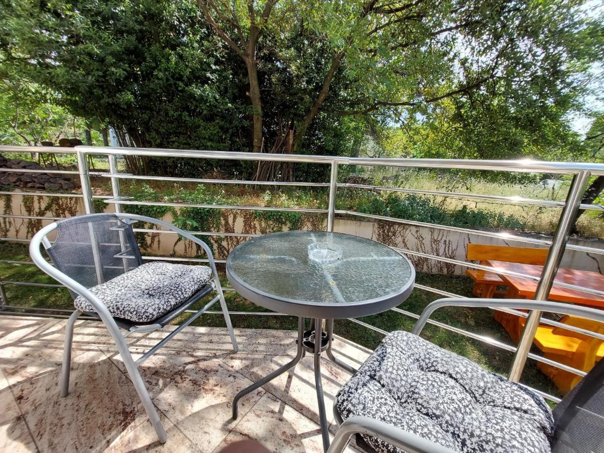 Apartment Davor Malinska Exterior photo