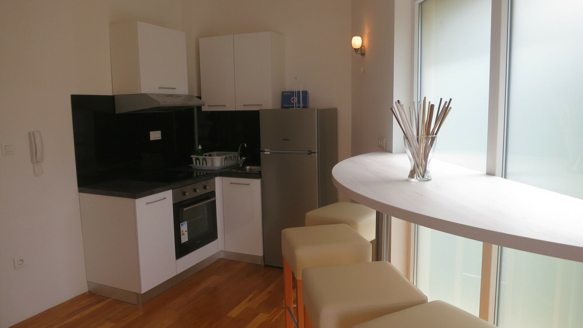 Apartment Davor Malinska Exterior photo